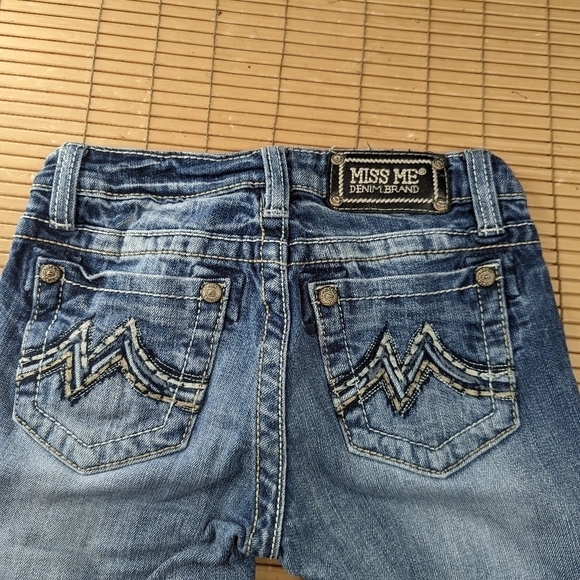 Miss Me Girls 12 Jeans Capri Blue Denim Distressed  Embroidered Pockets JK1054P. - Picture 5 of 9